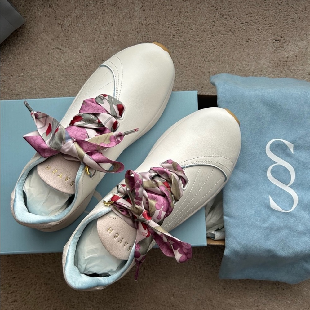 New in the box Saysh Two size 8
